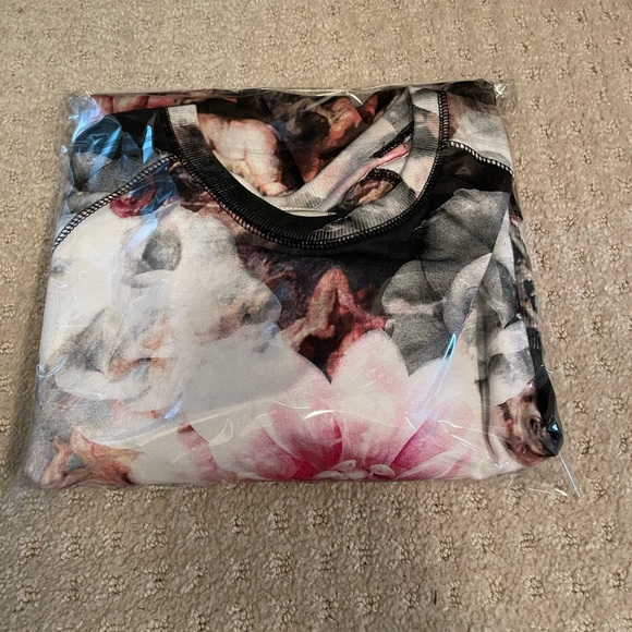 Eleven Paris Crewnecks - Picture 10 of 10